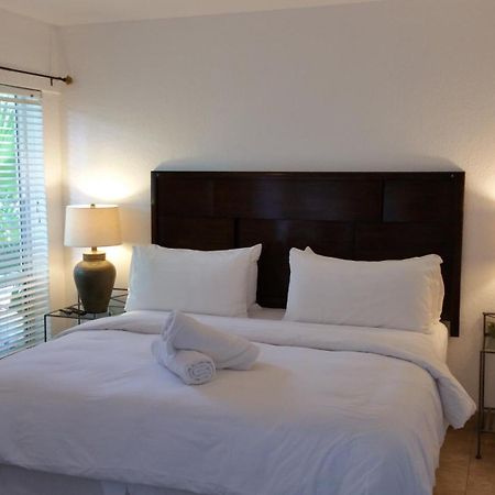 The Cabanas Guesthouse & Spa - Gay Resort Catering To Gay Men Oakland Park Rom bilde